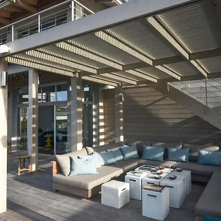 Design Sur La Crique Bonifacio (Corsica)